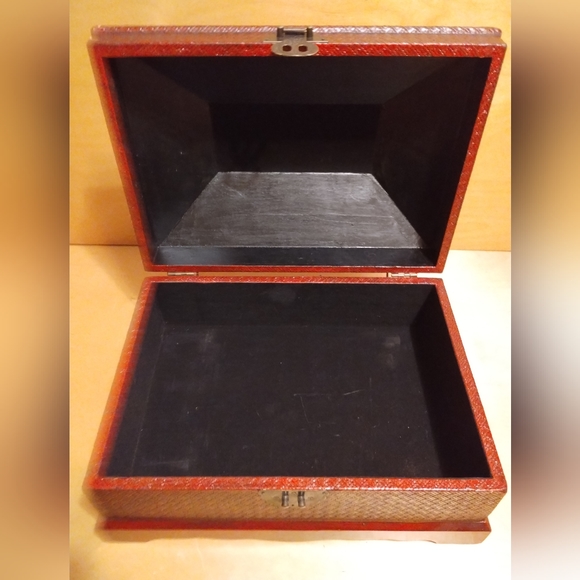 Vintage Chinese Red Wooden Box - Picture 12 of 12